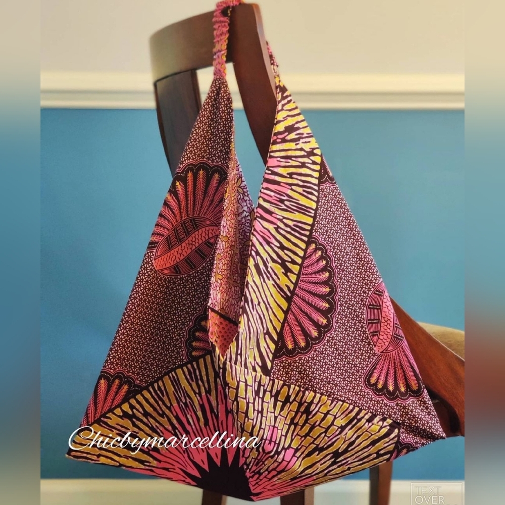 Chicbymarcellina tote bag, color pink and gold print